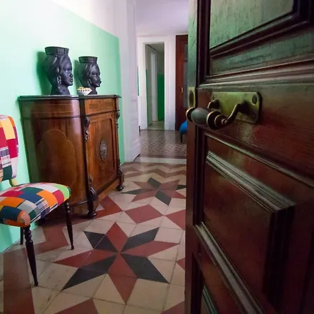לינה וארוחת בוקר Casa Titina 2*
